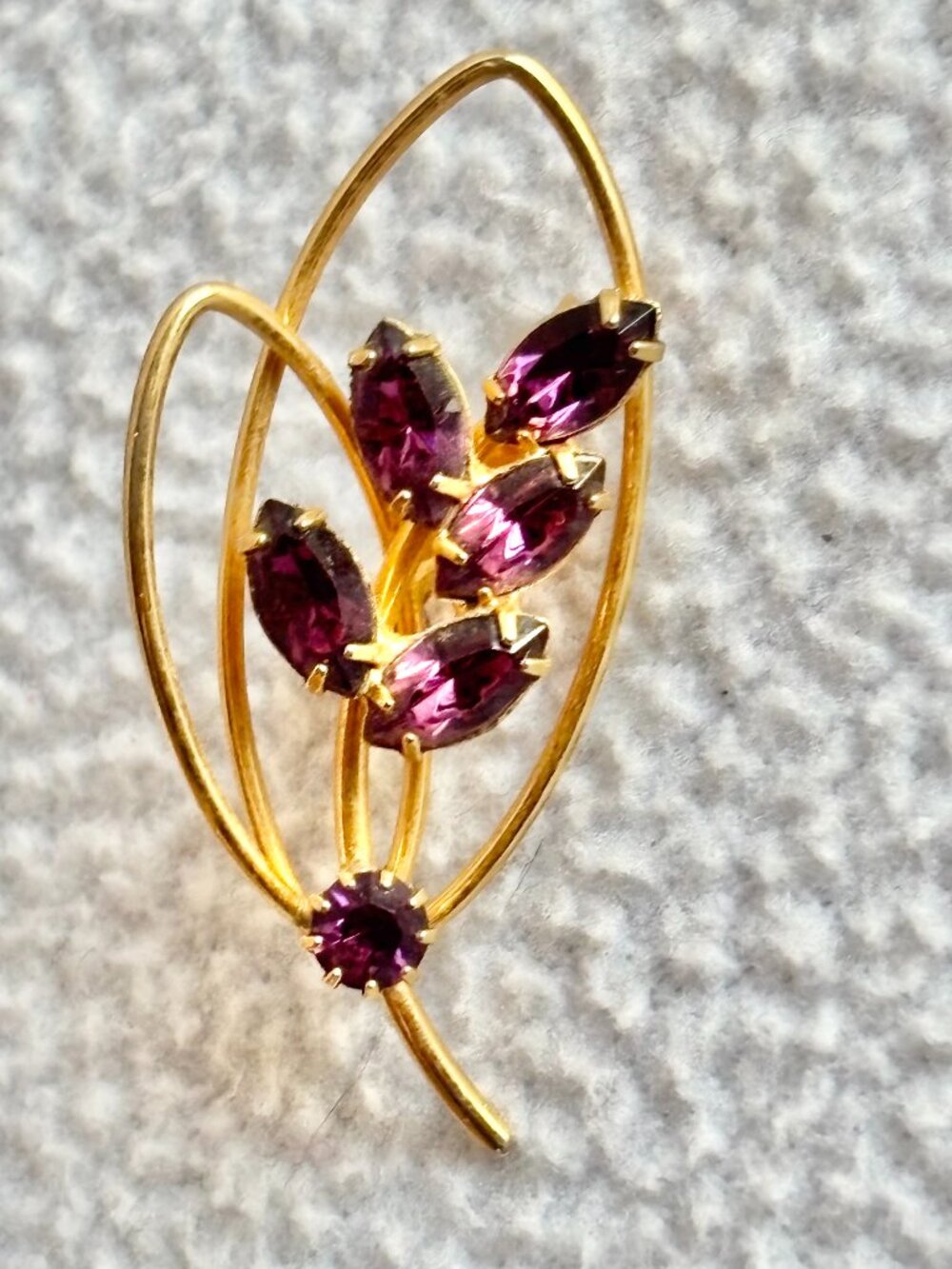 Vintage Goldtone & Purple Stone Leaf Floral Brooch